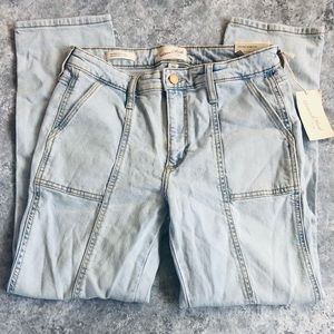 NWT!! Universal Thread Light Wash Vintage Stretch Straight Leg Jeans | Size 4